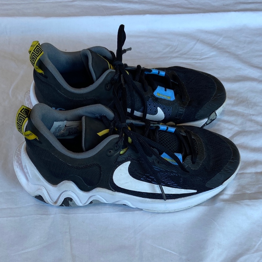 Nike Giannis Immortality Basketball Shoes – Kids size 5